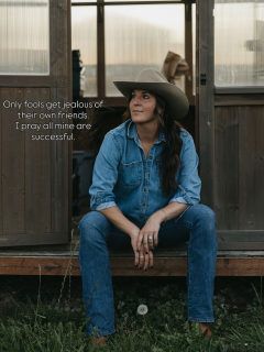 The cover of a single image post by cattleandcutflowers on Instagram